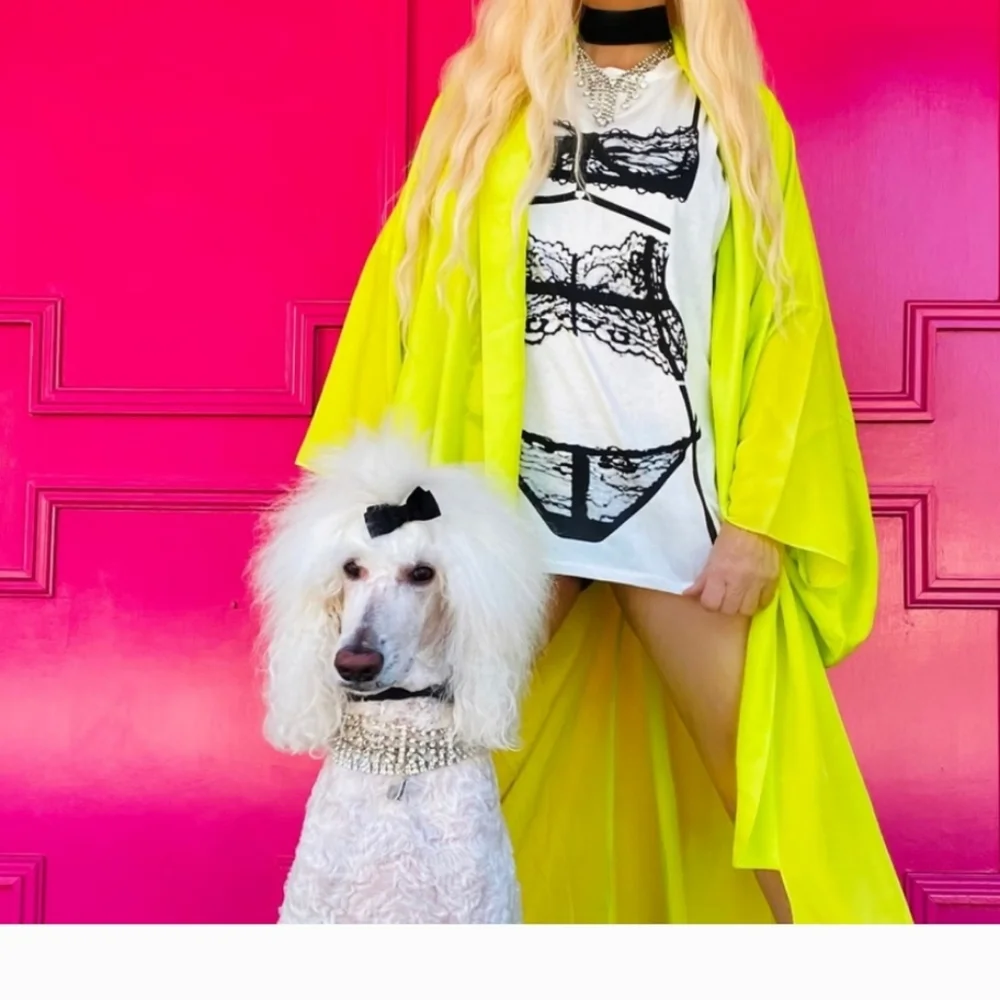 Women's White Graphic Short Sleeve Tee - Picture 5 of 8